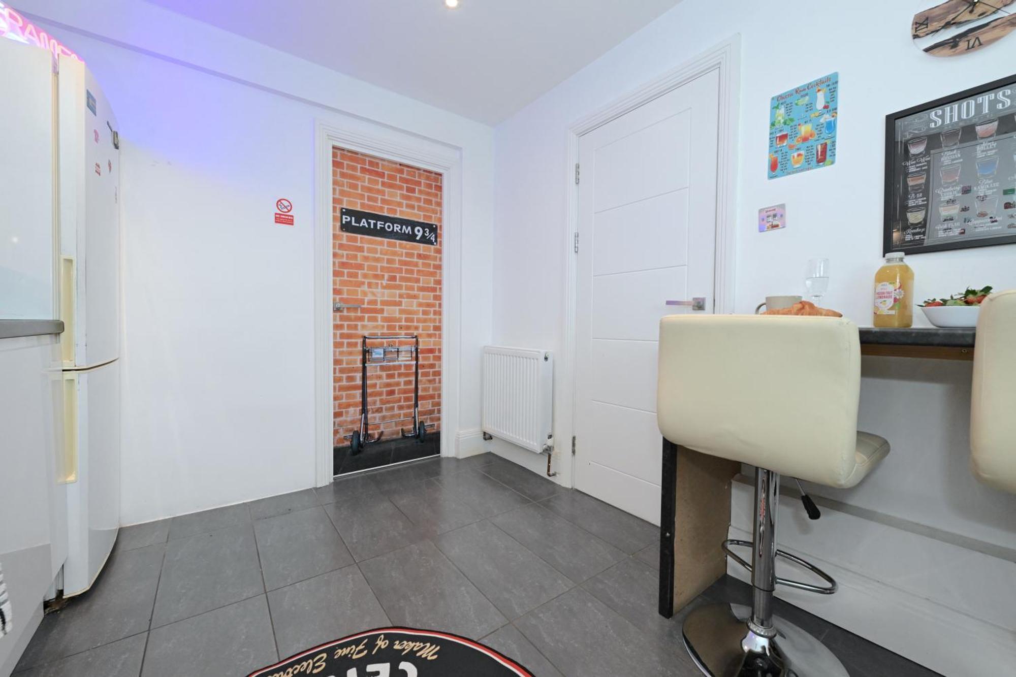 Superb 4 Bedroom Flat In The Heart Of Camden Town ロンドン エクステリア 写真