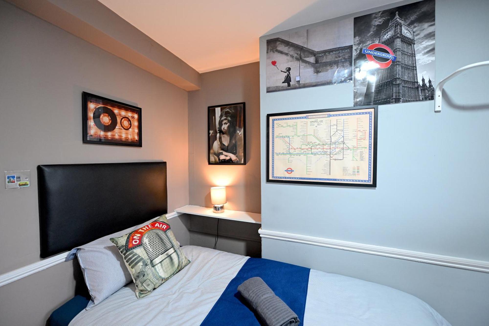 Superb 4 Bedroom Flat In The Heart Of Camden Town ロンドン エクステリア 写真