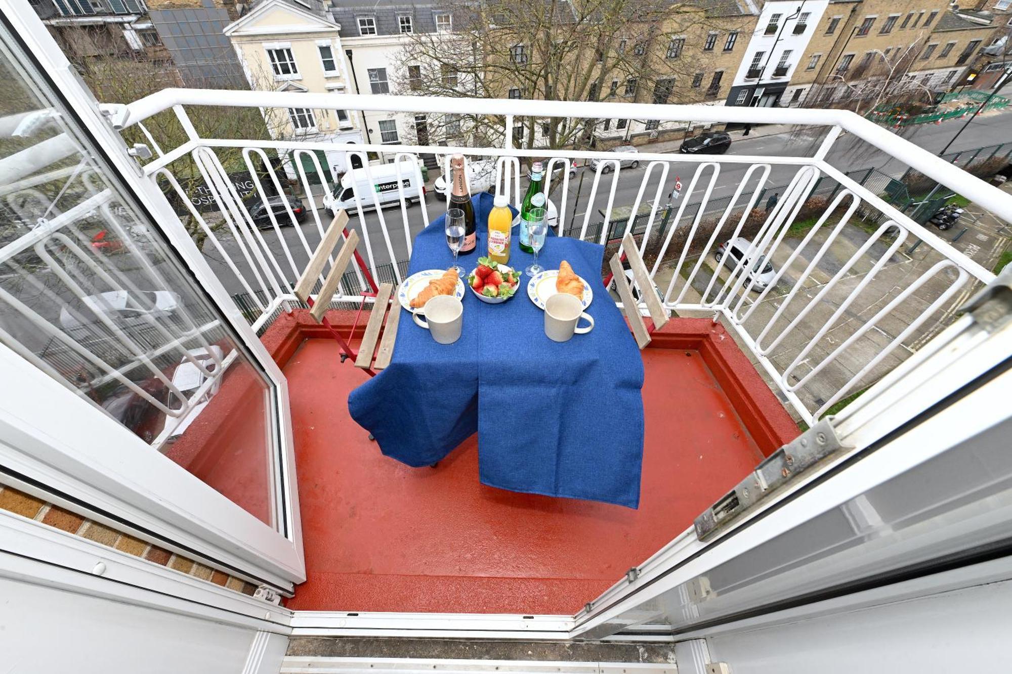 Superb 4 Bedroom Flat In The Heart Of Camden Town ロンドン エクステリア 写真