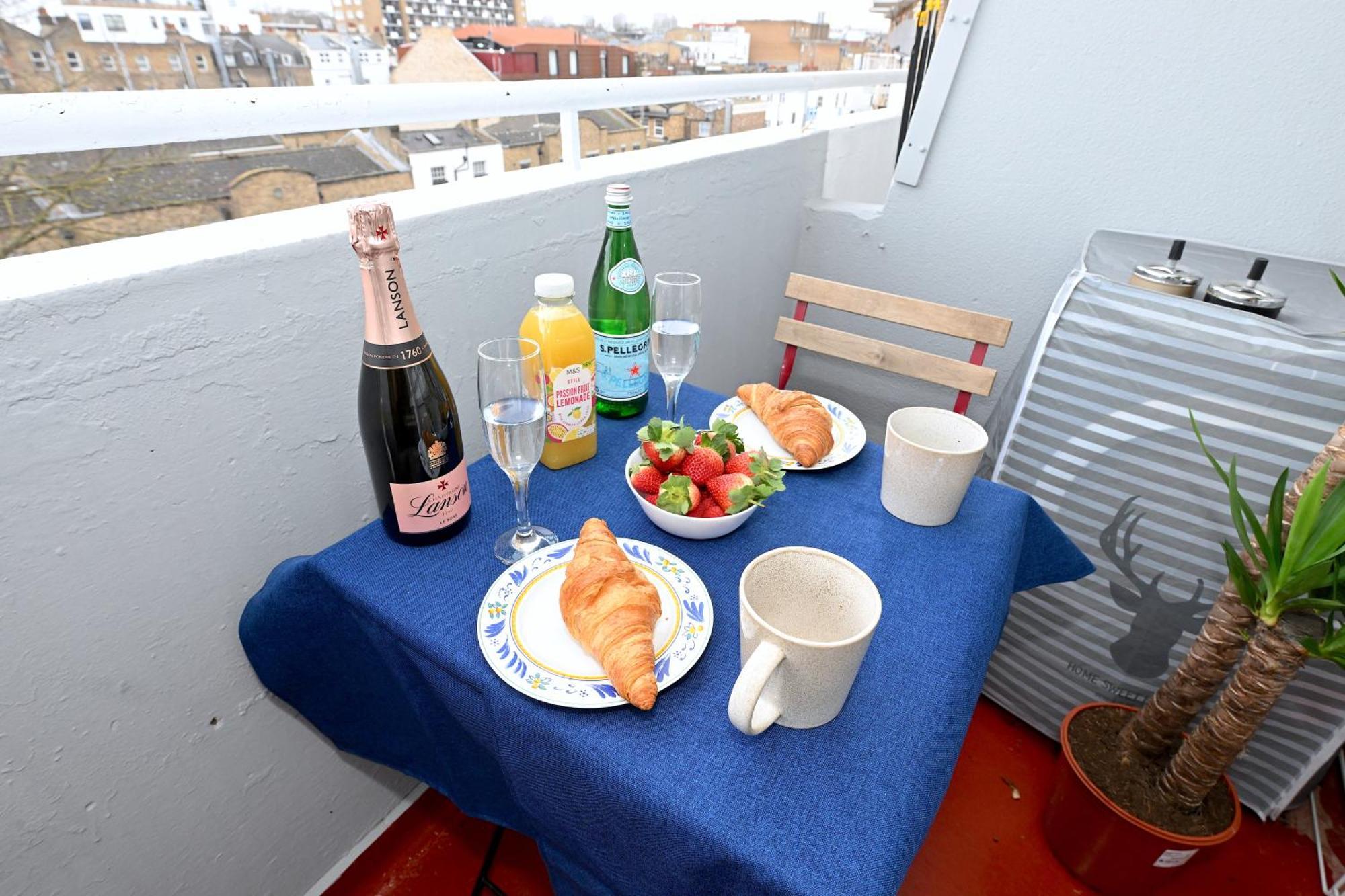 Superb 4 Bedroom Flat In The Heart Of Camden Town ロンドン エクステリア 写真